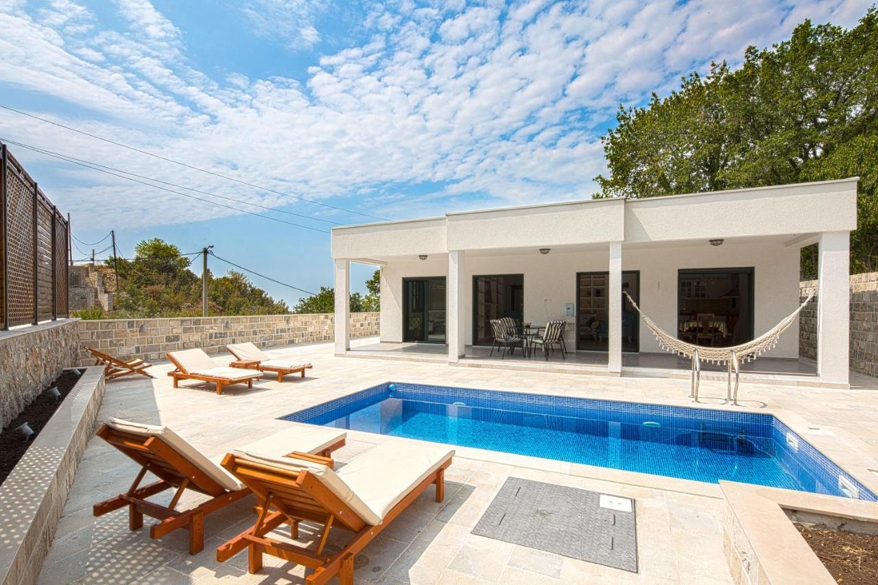 Villa Latina 2