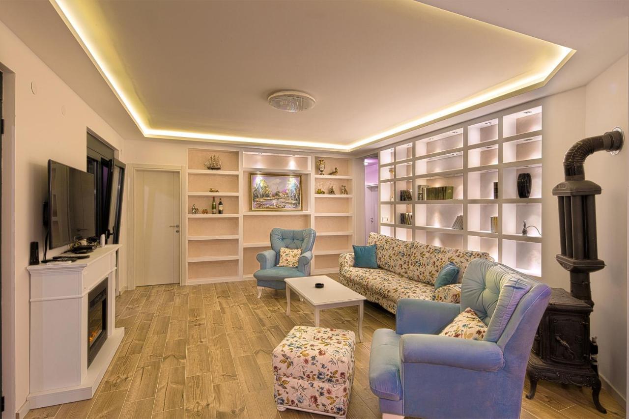 Latina 2 Villa *