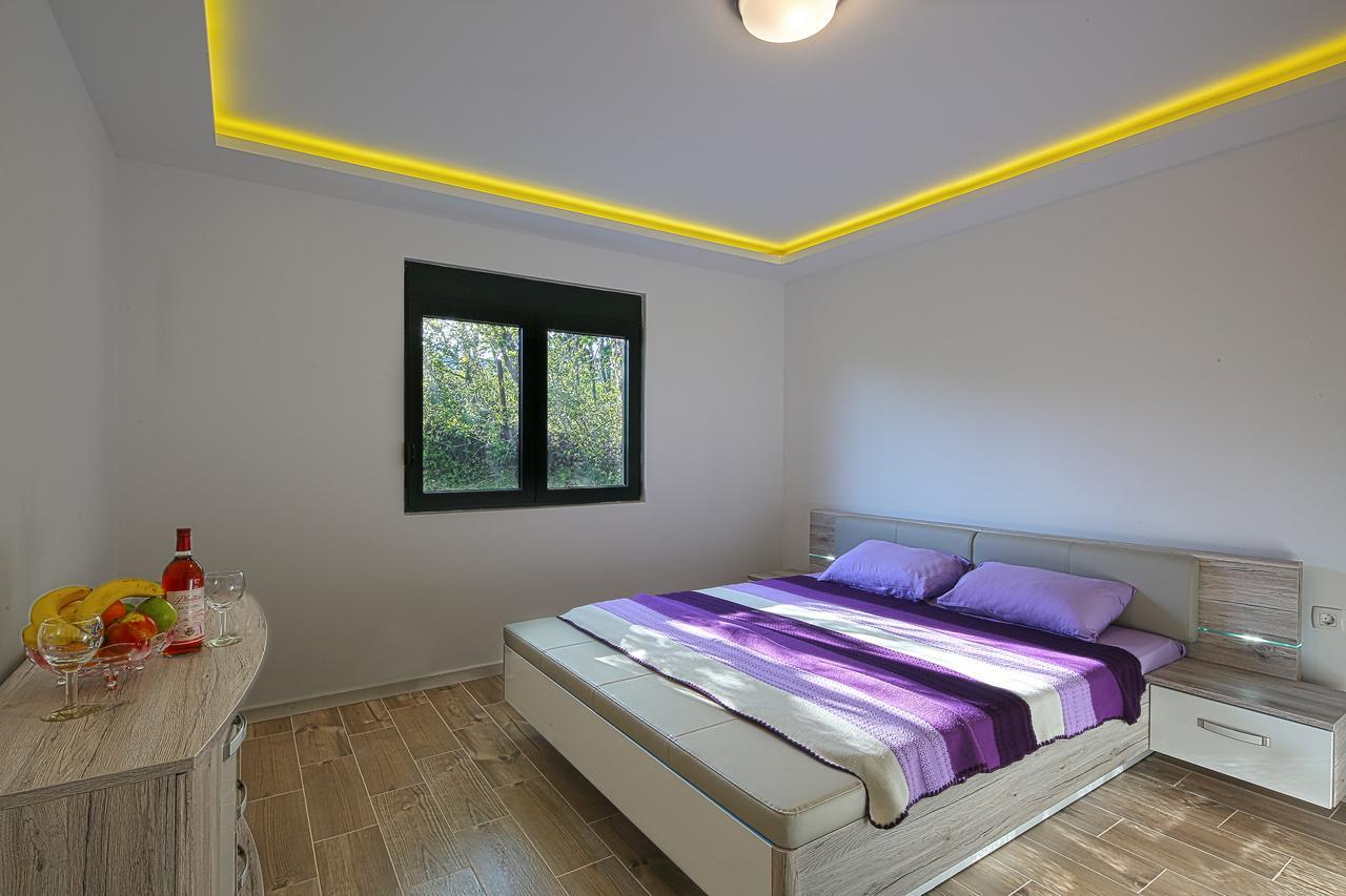 Villa Latina 2